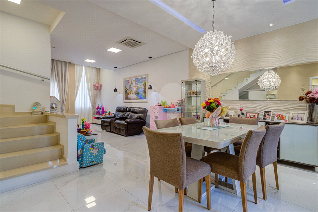 Casa à venda com 4 quartos, sendo 2 suítes, no condomínio Residencial Terras Altas, São Paulo - SP
