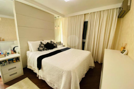 Casa à venda com 4 quartos, sendo 2 suítes, no condomínio Sunríse, São Paulo - SP