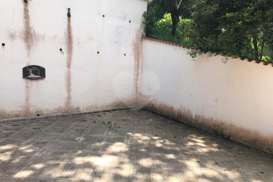 Casa à venda com 3 quartos, sendo 1 suíte, no condomínio Parque Suiça, Caieiras - SP