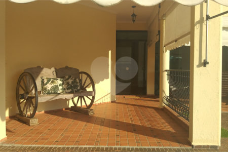 Casa à venda com 5 quartos, sendo 2 suítes, no condomínio Vinhas da Vista Alegre - Lado Sede, Vinhedo - SP