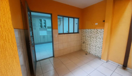 Casa para alugar com 3 quartos, sendo 1 suíte,  no condomínio Residencial Sol Francisco, São Paulo - SP