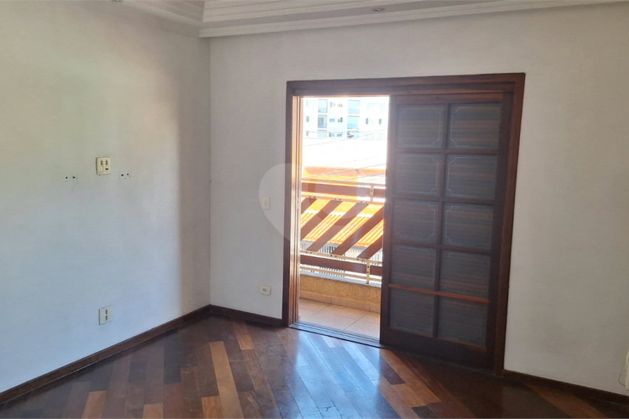 Sobrado para alugar com 4 quartos, sendo 3 suítes, em Vila Nivi, São Paulo, SP