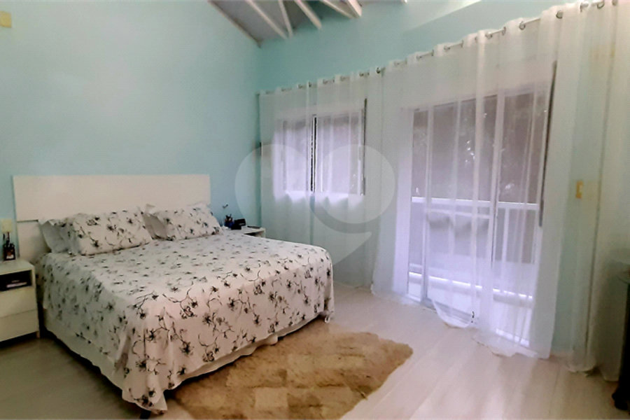 Sobrado à venda com 4 quartos, sendo 2 suítes, em Tremembé, São Paulo, SP