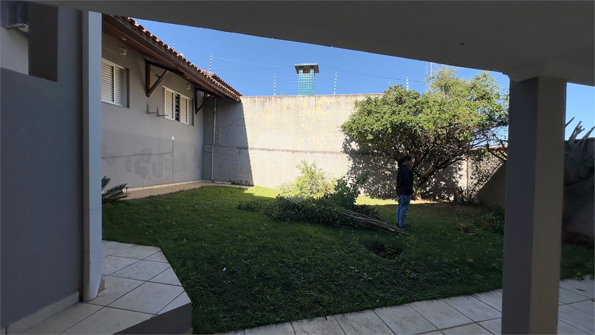 Casa para alugar com 4 quartos, sendo 3 suítes, em Vila Sfeir, Indaiatuba, SP