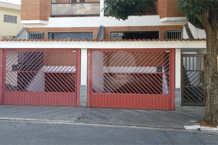Sobrado à venda com 4 quartos, sendo 1 suíte,  em Olímpico, São Caetano do Sul, SP