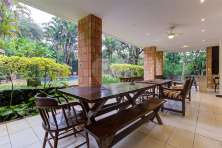 Casa à venda com 4 suítes no condomínio Vila Verde, São Paulo - SP