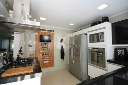 Casa à venda com 4 quartos, sendo 2 suítes, no condomínio Melbourne Residence, São Paulo - SP