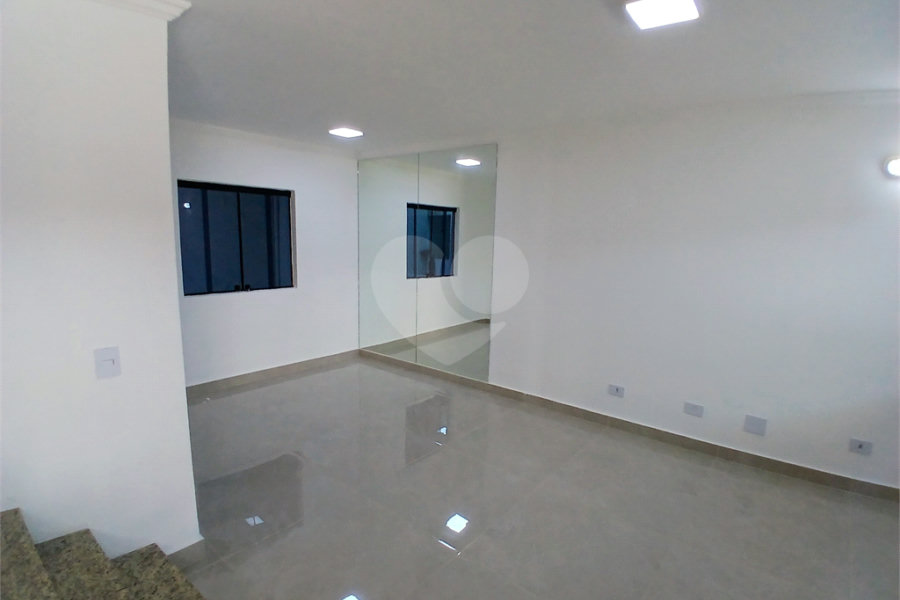 Casa à venda com 3 quartos, sendo 1 suíte,  no condomínio Res Saint Honoré, São Paulo - SP