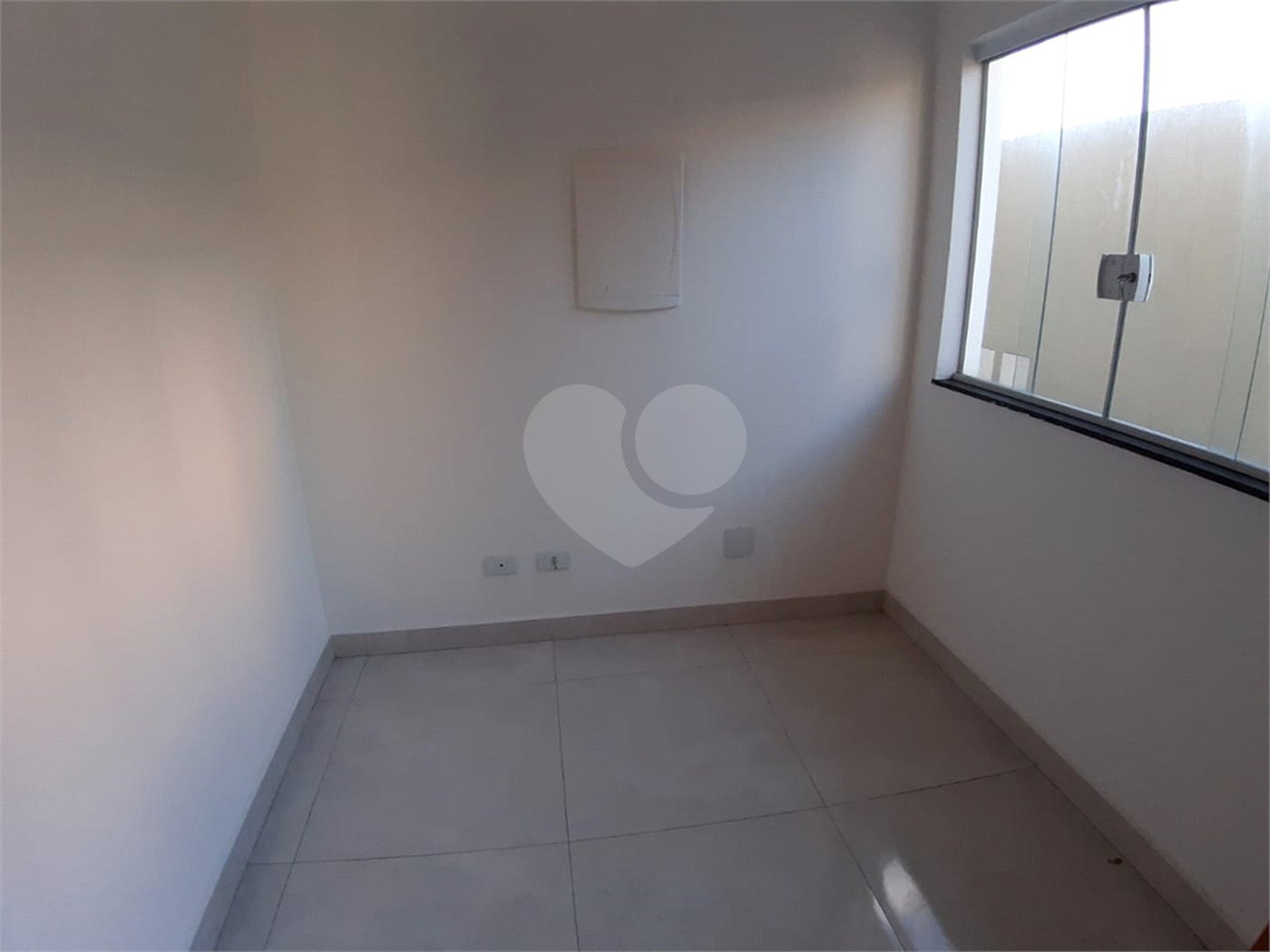 Casa para alugar com 3 quartos, sendo 1 suíte,  no condomínio Villagio DI Maria, São Paulo - SP