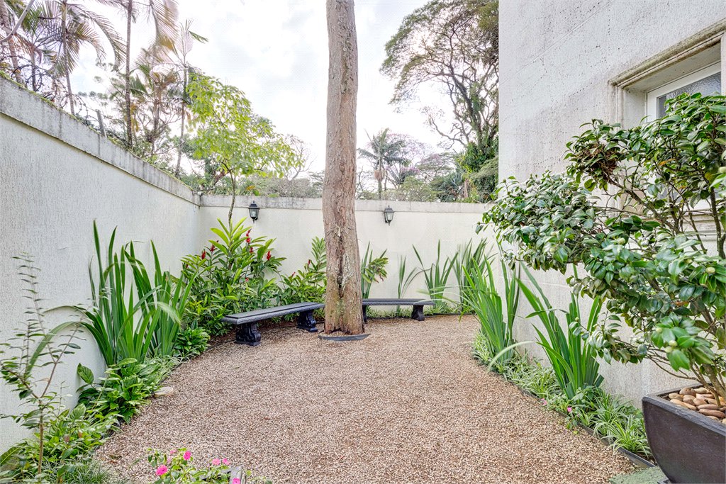 Casa à venda com 4 suítes no condomínio Solar Andaluz, São Paulo - SP
