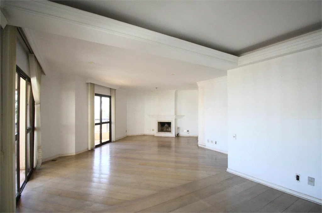 Apartamento à venda com 3 suítes em Vila Suzana, São Paulo, SP