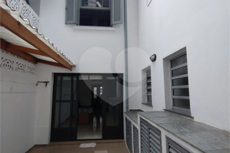 Casa à venda com 4 quartos, sendo 1 suíte, em Vila Mariana, São Paulo, SP
