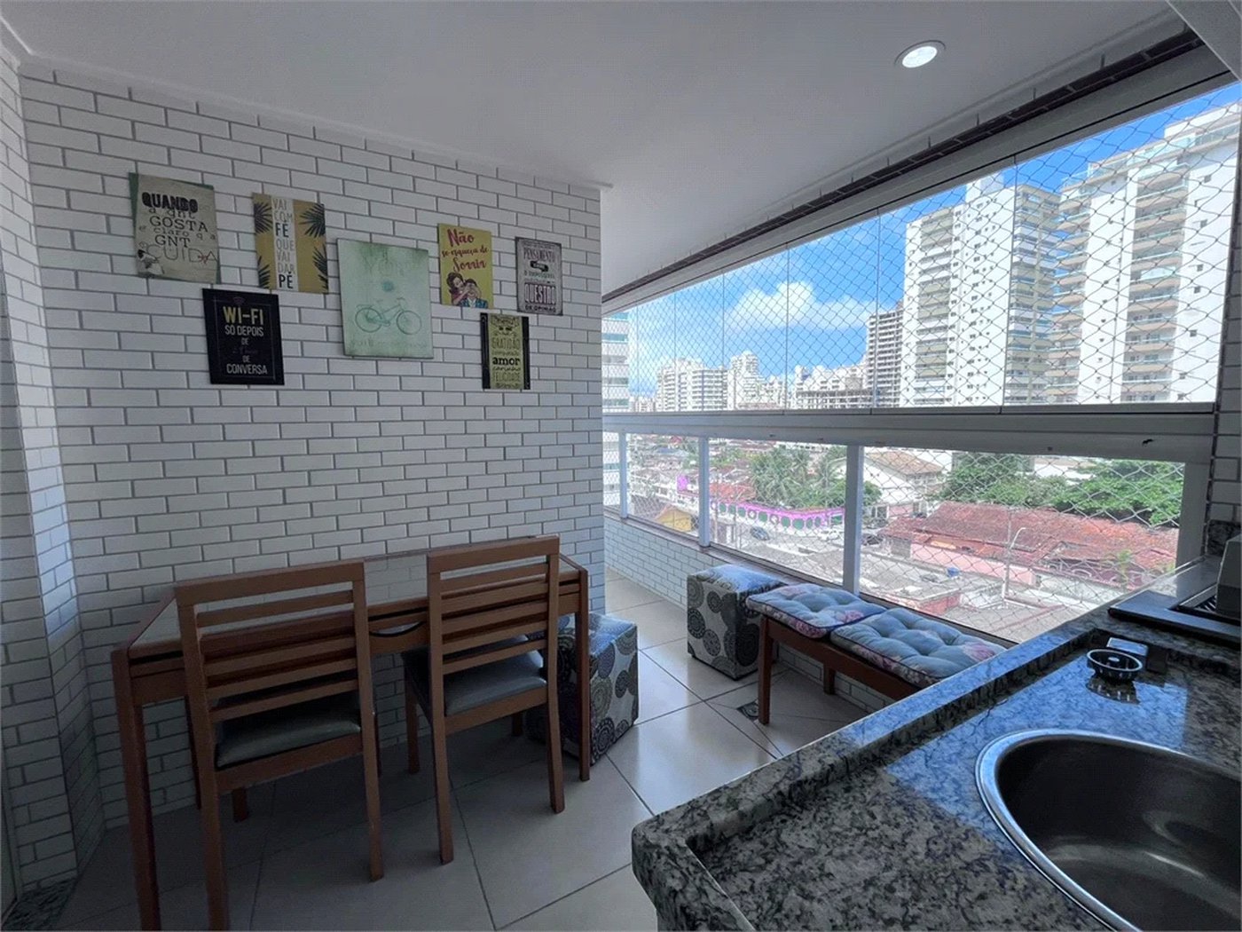 Apartamento à venda com 2 quartos, sendo 1 suíte, em Guilhermina, Praia Grande, SP