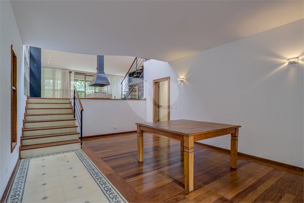 Casa de Vila à venda ou para alugar com 3 suítes em Jardim dos Estados, São Paulo, SP