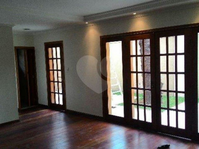 Casa à venda com 3 suítes em Vila Paiva, São Paulo, SP