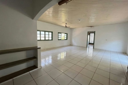 Casa à venda com 3 quartos, sendo 1 suíte, em Jardim das Oliveiras, Três Lagoas, MS