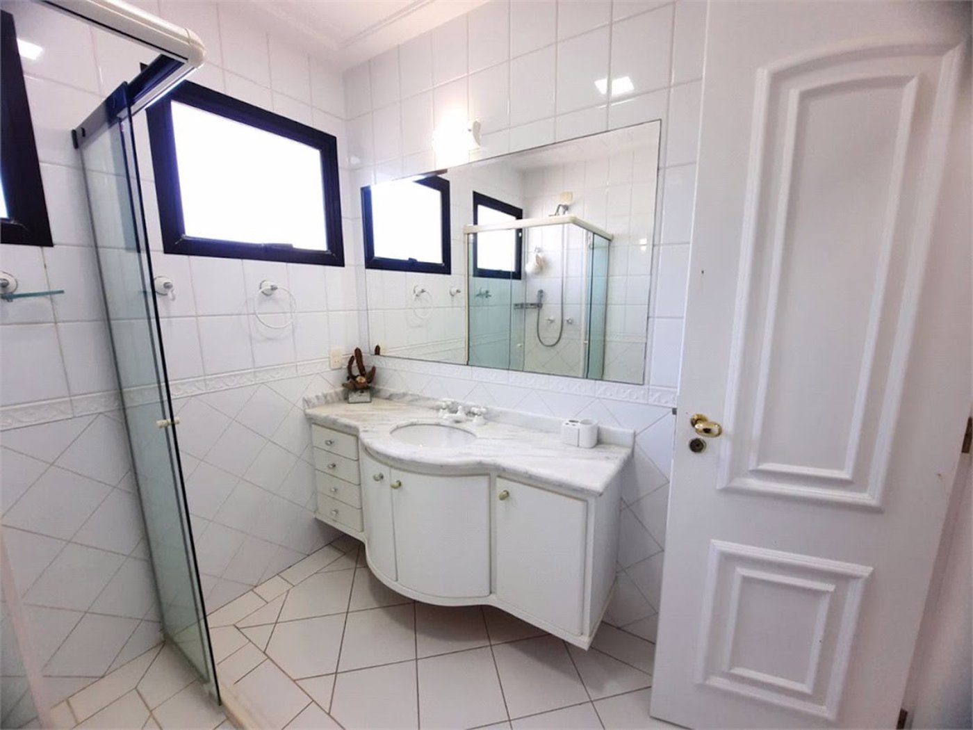 Apartamento Residencial à venda, Balneário Cidade Atlântica, Guarujá - AP1137.