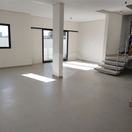 Casa à venda com 3 suítes no condomínio Santa Isabel I, Louveira - SP