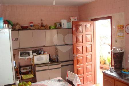 Sobrado à venda com 3 quartos em Vila Romanópolis, Ferraz de Vasconcelos, SP