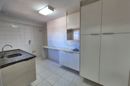 Apartamento à venda com 3 quartos, sendo 1 suíte,  em Jardim Olympia, São Paulo, SP