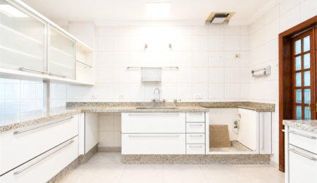 Casa à venda ou para alugar com 4 suítes no condomínio Vila das Emboabas, São Paulo - SP