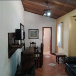 Casa à venda com 4 quartos, sendo 1 suíte, no condomínio Quinta da Cachoeira, Embu das Artes - SP