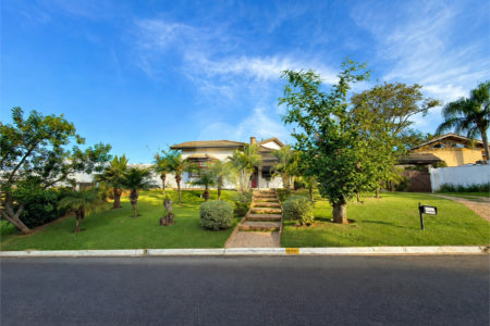 Casa à venda com 5 suítes no condomínio Parque Village Castelo, Itu - SP