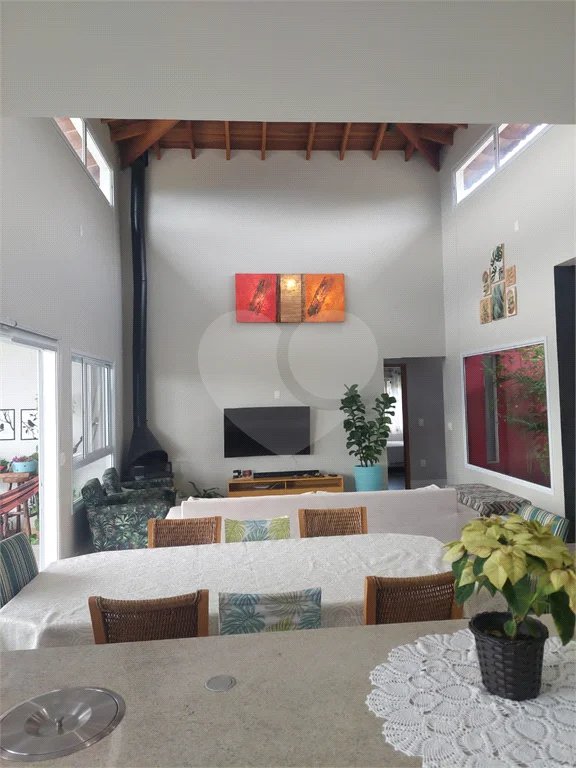 Casa à venda ou para alugar com 4 quartos, sendo 1 suíte, no condomínio Colinas de Inhandjara, Itupeva - SP