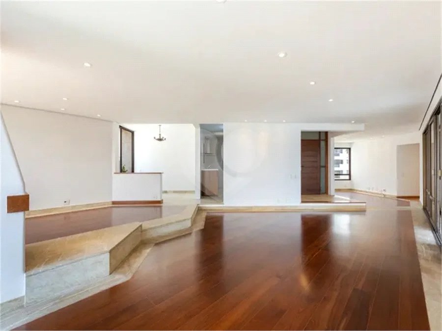 Apartamento à venda ou para alugar com 3 suítes em Real Parque, São Paulo, SP