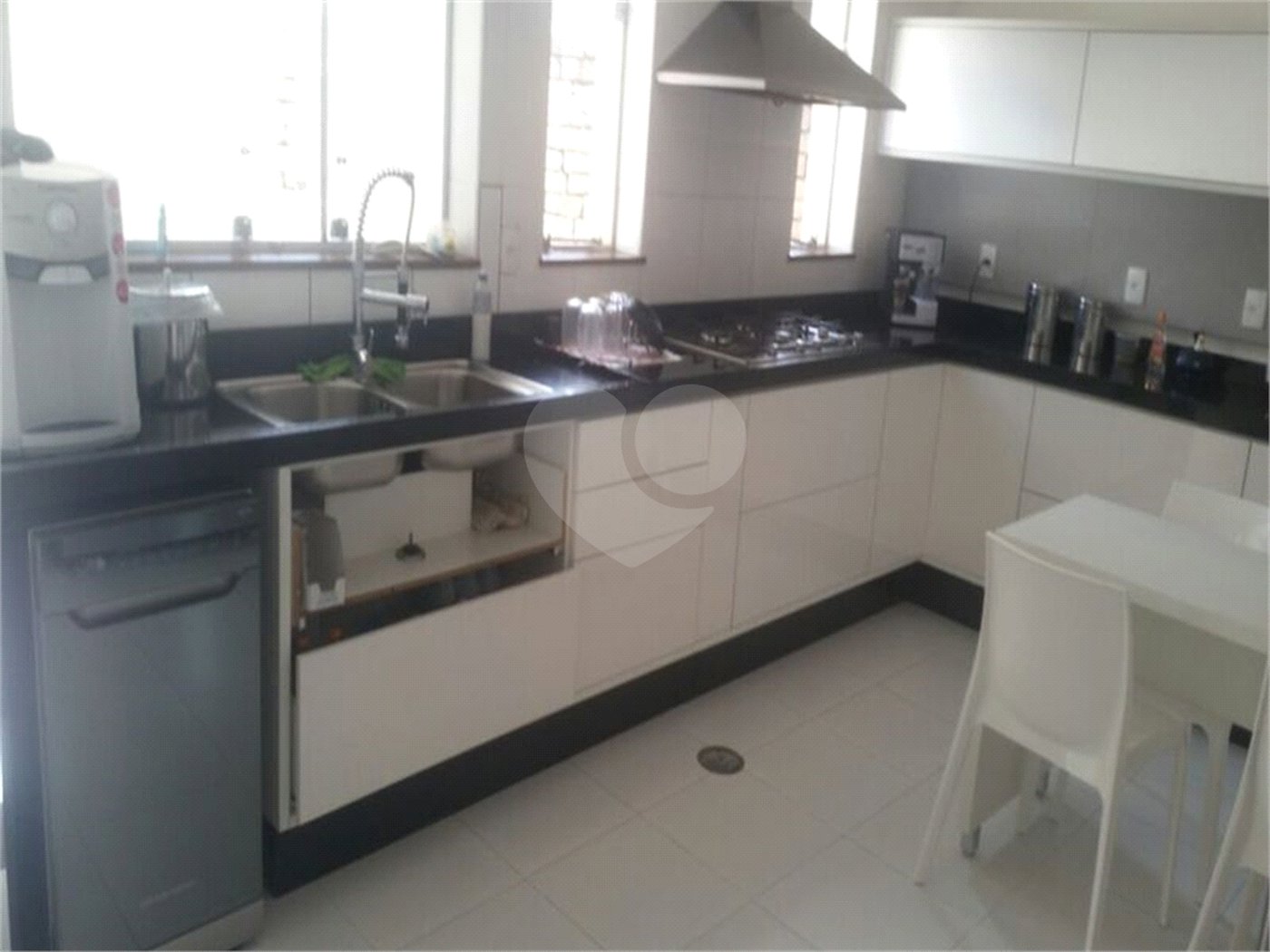 Casa à venda ou para alugar com 3 quartos, sendo 2 suítes, no condomínio Residencial Chacara Santa Maria, Votorantim - SP