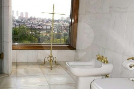Sobrado à venda com 4 quartos, sendo 2 suítes, em Jardim Leonor, São Paulo, SP