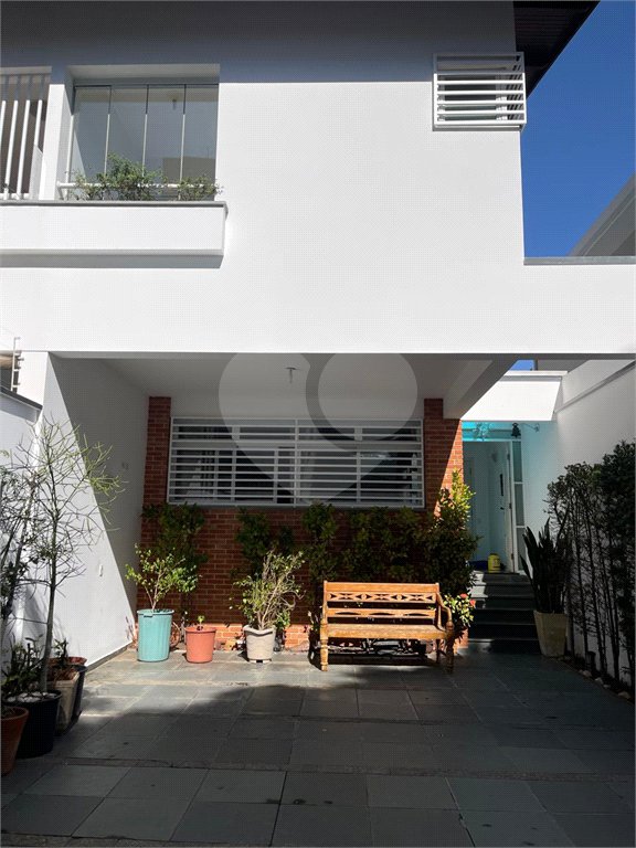 Sobrado à venda com 4 quartos, sendo 2 suítes, em Chácara Monte Alegre, São Paulo, SP