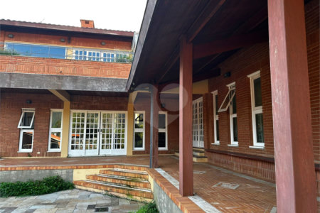 Casa à venda com 4 suítes em Vila Petrópolis, Atibaia, SP