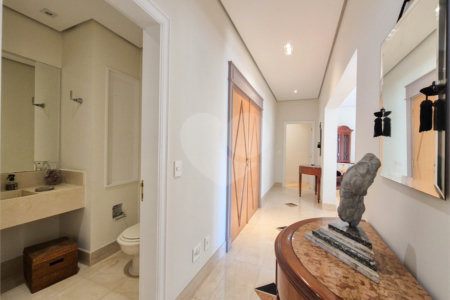 Apartamento à venda ou para alugar com 4 quartos, sendo 3 suítes, em Moema, São Paulo, SP