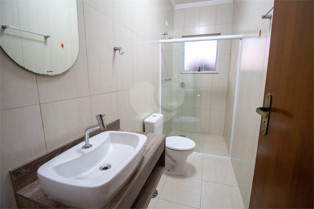Casa à venda com 3 quartos, sendo 1 suíte, no condomínio Vilaregio, São Roque - SP