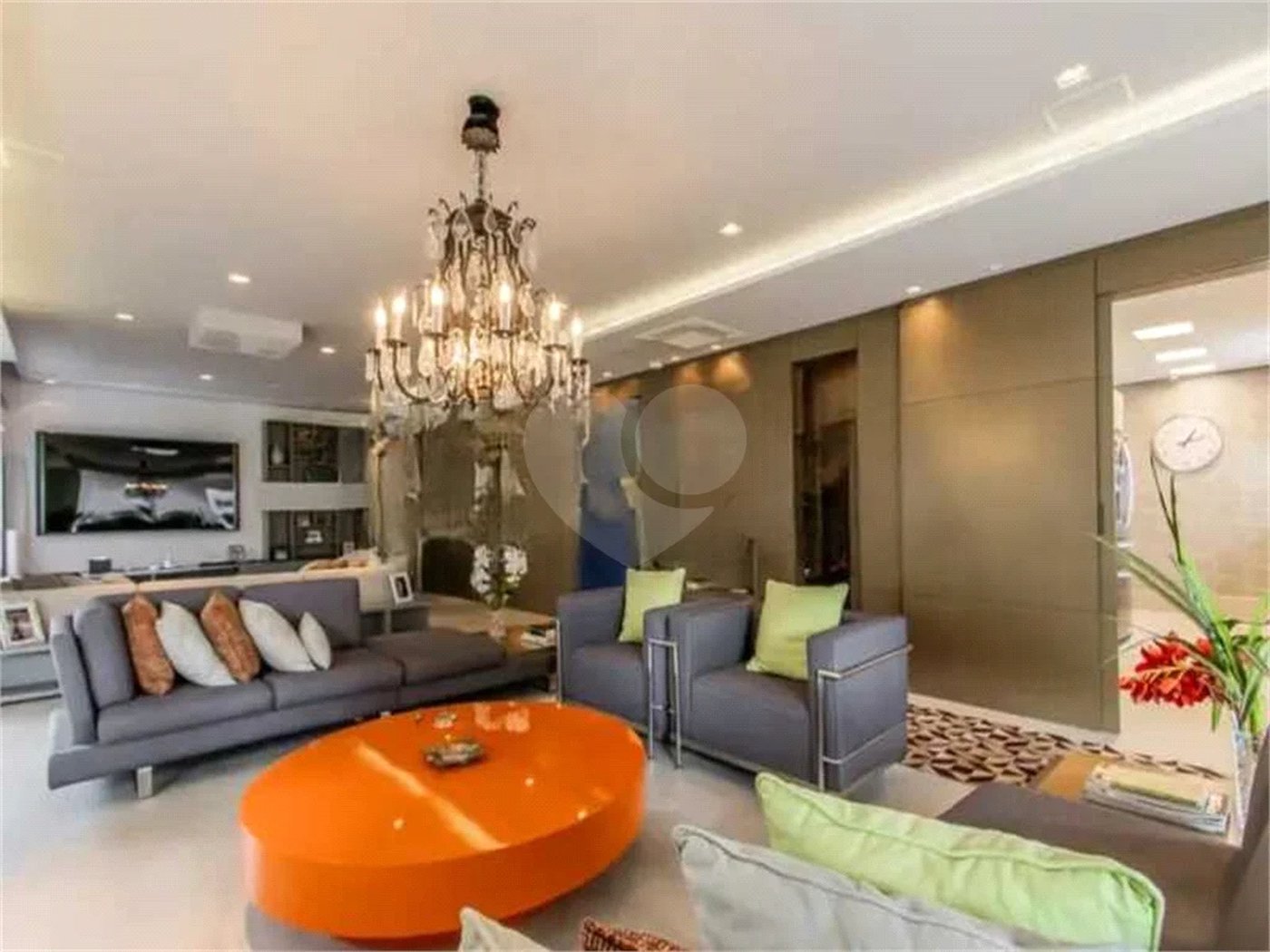 Apartamento de 306m² na melhor região de Moema, 3 suítes, 5 vagas, varanda gourmet, depósito, fora de rota