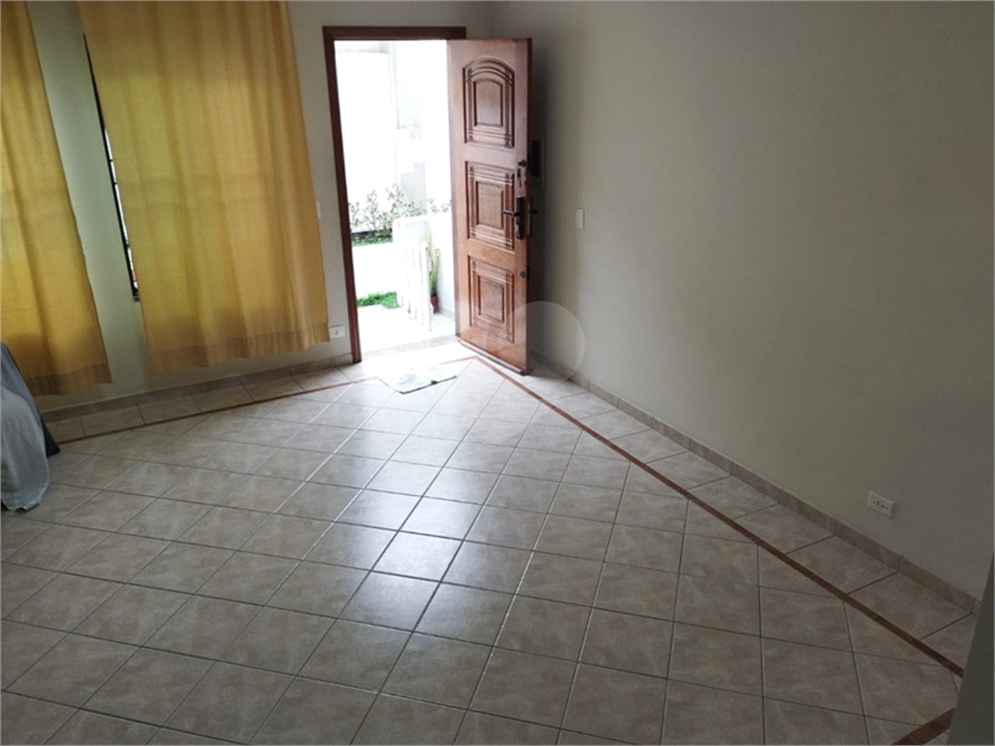 Casa à venda com 3 quartos, sendo 1 suíte, no condomínio Residencial Jardim das Palmas, São Paulo - SP