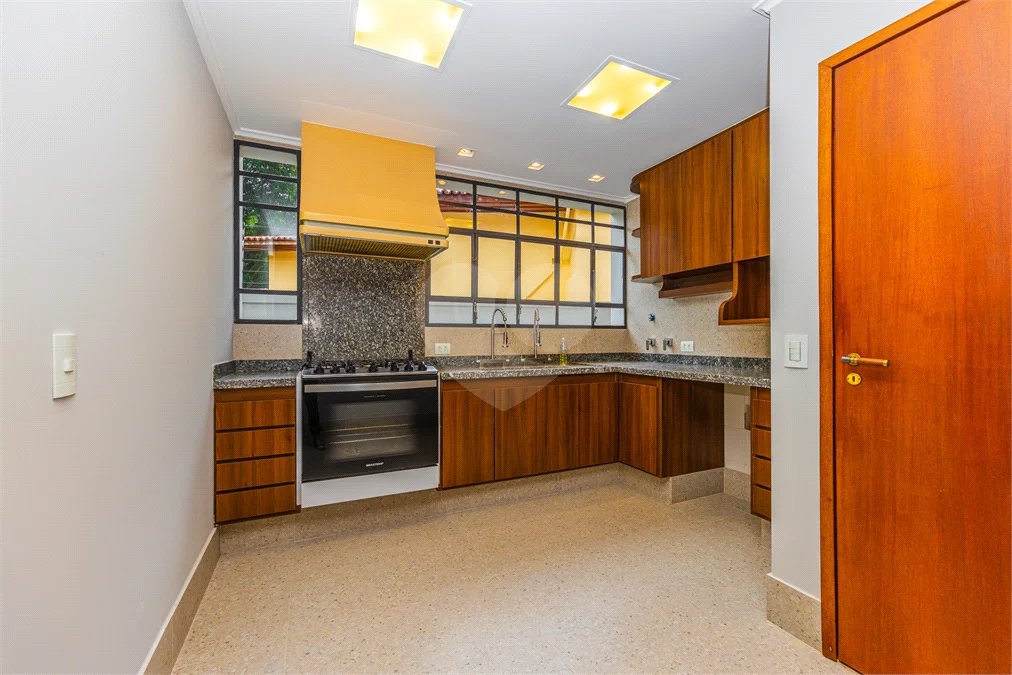 Casa à venda com 4 quartos, sendo 2 suítes, em Jardim Marajoara, São Paulo, SP