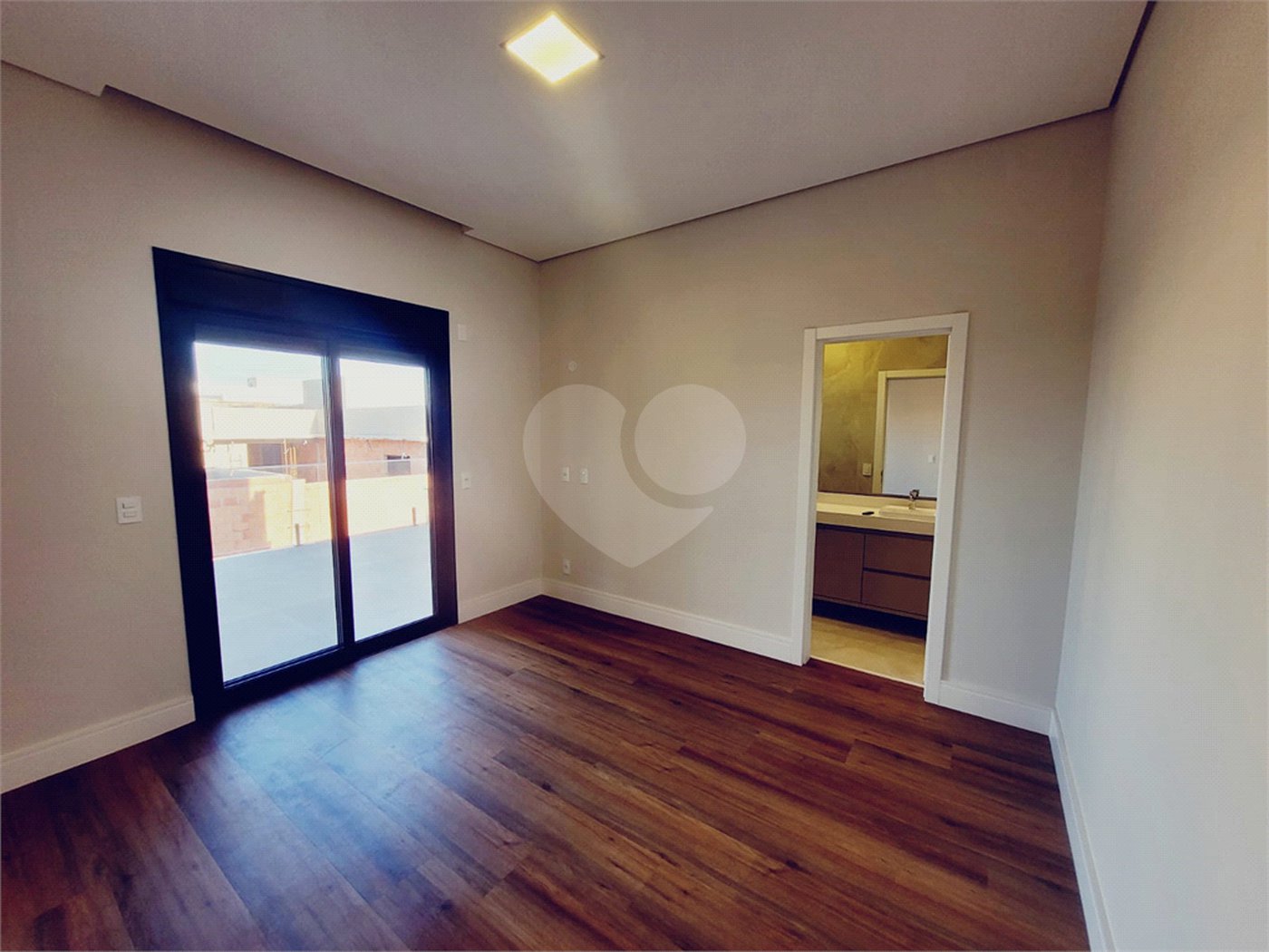 Casa à venda com 4 quartos, sendo 3 suítes, no condomínio Villa Sapezal, Indaiatuba - SP