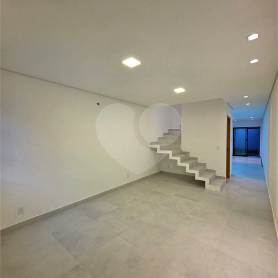 Sobrado à venda com 3 quartos, sendo 1 suíte, em Vila Gumercindo, São Paulo, SP