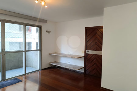 Apartamento à venda com 3 quartos, sendo 1 suíte, em Moema, São Paulo, SP