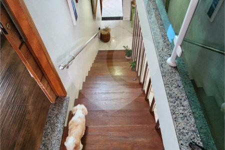 Sobrado à venda com 4 quartos, sendo 1 suíte, em Vila Romão, Salto, SP