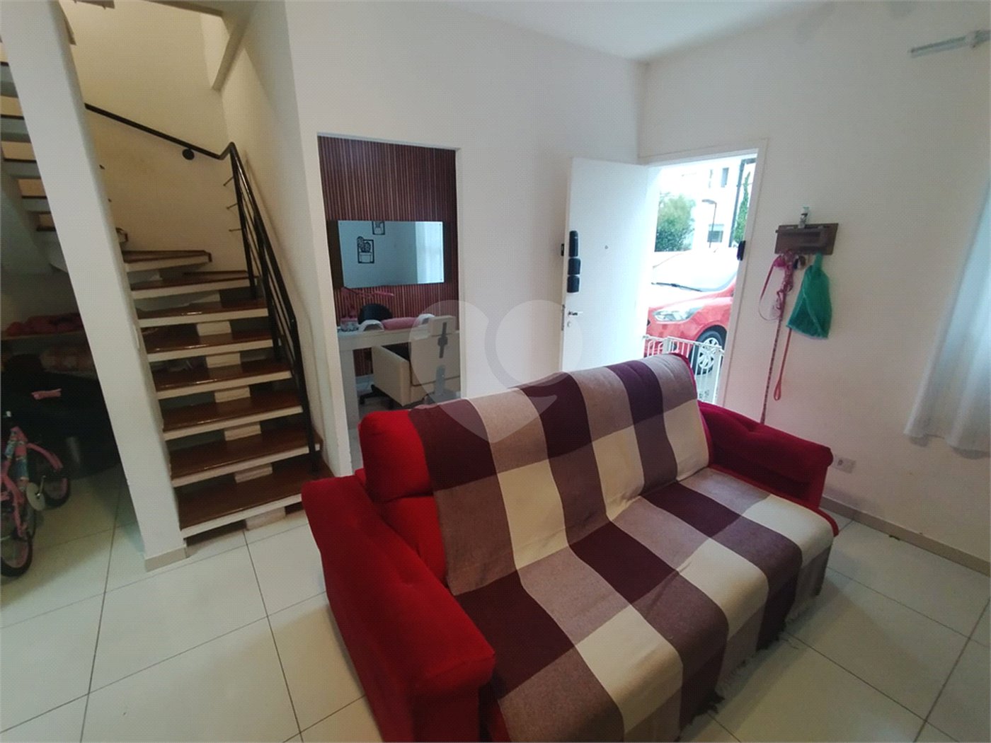 Casa à venda com 2 quartos, sendo 1 suíte, no condomínio Residencial Viva Vida, Cotia - SP