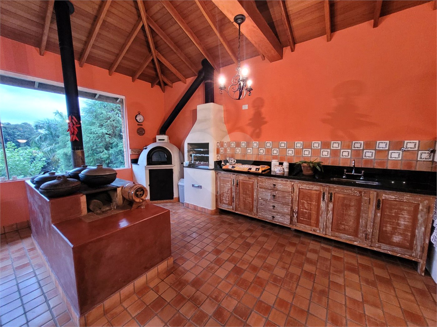 Casa à venda com 3 quartos, sendo 1 suíte, no condomínio Suíça da Cantareira, Mairiporã - SP