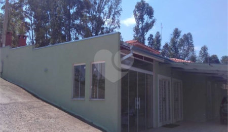 Casa à venda com 4 quartos, sendo 2 suítes,  em Loteamento Jardim Parque das Palmeiras, Serra Negra, SP