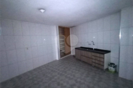 Sobrado à venda com 3 quartos em Sítio Pinheirinho, São Paulo, SP