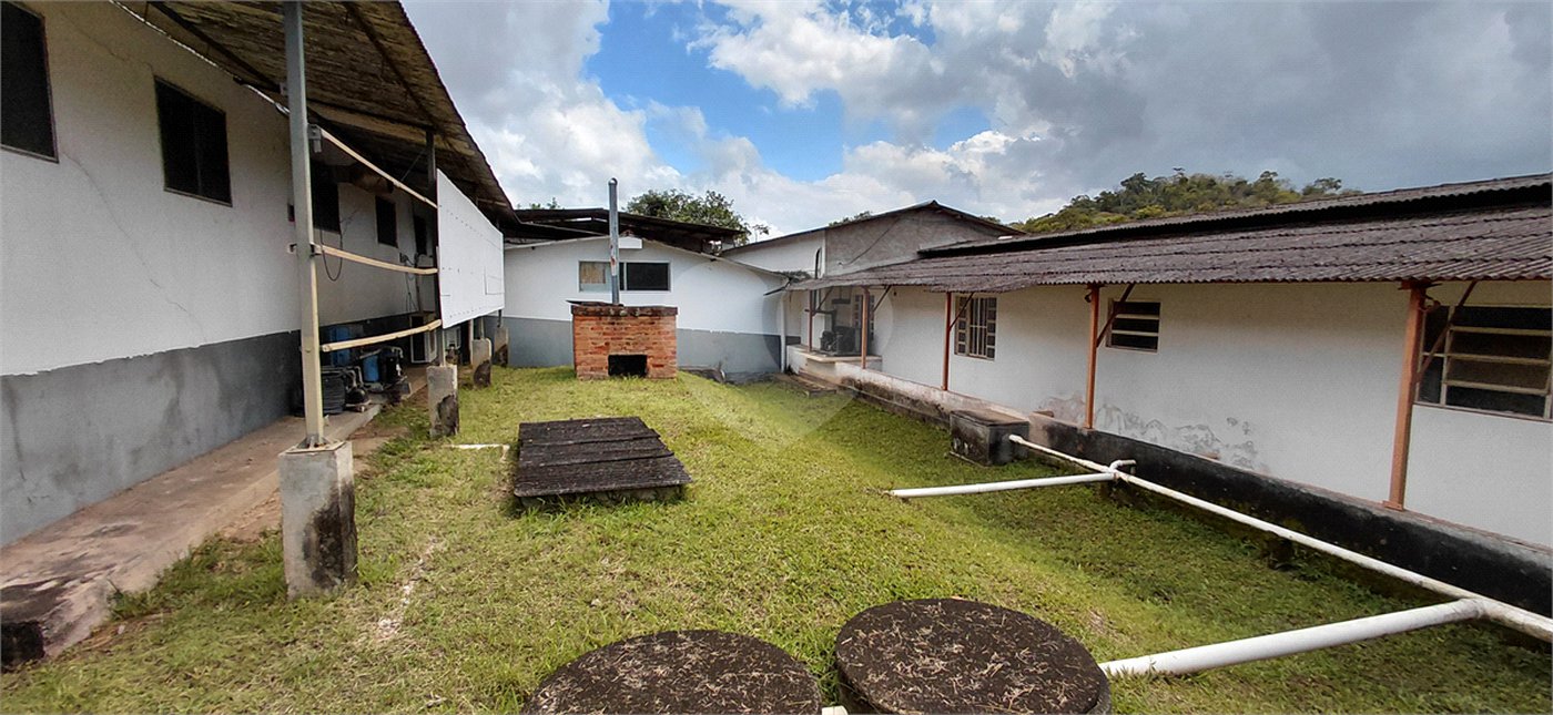 Terreno à venda com 3 suítes em Bazílio, Rio Bonito, RJ