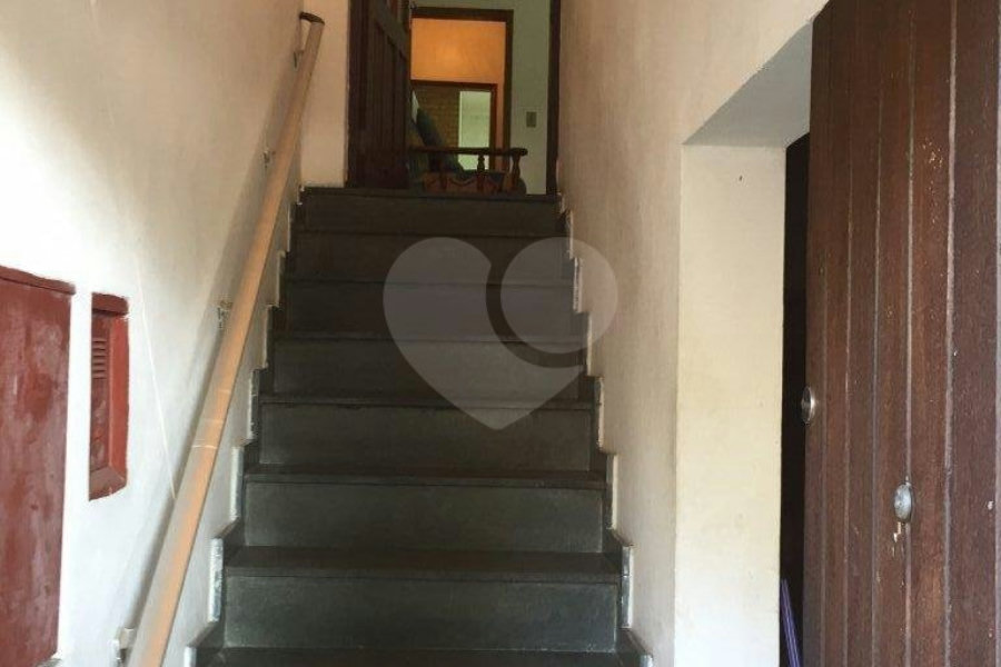 Casa à venda com 4 quartos, sendo 1 suíte, em Jardim das Laranjeiras, São Paulo, SP