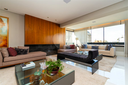 Apartamento à venda com 3 suítes em Vila Nova Conceição, São Paulo, SP