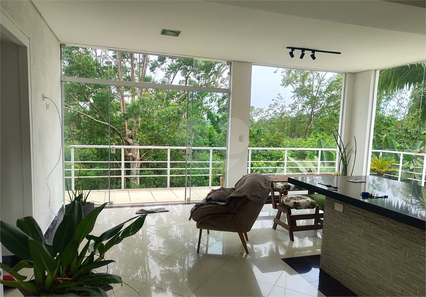 Casa à venda com 3 quartos, sendo 1 suíte, no condomínio Clube Florada Suzano, Suzano - SP